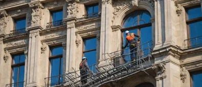 Usługi alpinistyczne Warszawa w budownictwie zabytkowym — konserwacja i renowacja